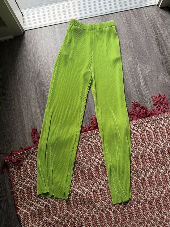 Pants - High-Rise Pleated Wide-Leg Pants - Lime Green